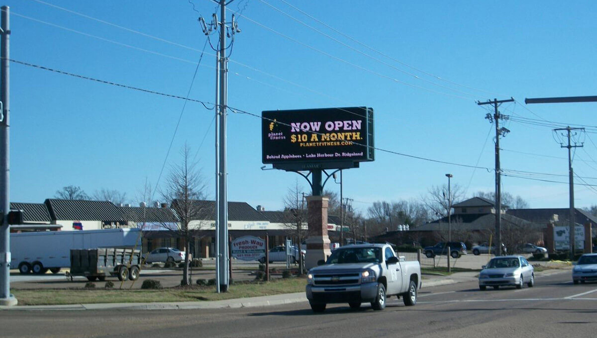 Large-format digital billboard advertising in Mississippi